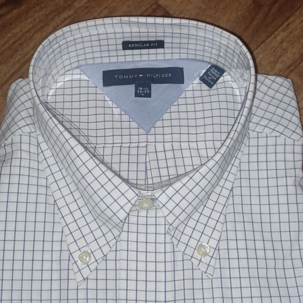 NEW! Tommy Hilfiger regular fit size large (32-33) - Picture 2 of 6